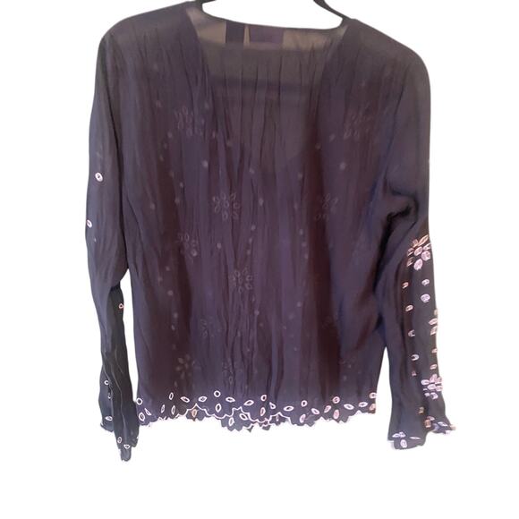 Womens Blouse Size Medium Whimsical Black White Lightweight Sheer Floral Shirt8 - Picture 2 of 10